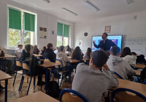 Spotkanie uczniów z przedstawicielami Izby Administracji Skarbowej z Łodzi