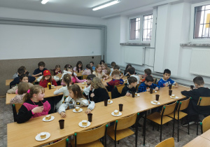 Poczęstunek dla klas drugich