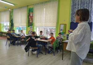 Klasa druga podczas lekcji pokazowej z matematyki