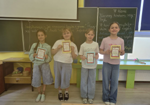 Zwyciężczynie konkursu recytatorskiego