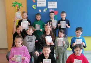 Calineczki recytują wiersze Juliana Tuwima.