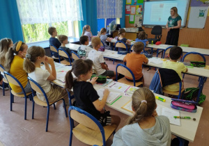 Pani bibliotekarka dziękuje za udział w akcji czytelniczej