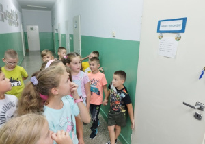 Uczniowie klasy I B zwiedzają Bajkolandię