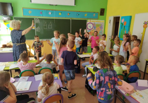 Smerfy z wizytą u Calineczki