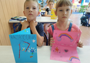 Uczniowie klasy I B prezentują swoje prace.