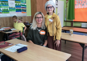 Wiktoria w roli nauczyciela. Zastępuje p. Dorotę Chmielecka
