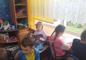 "Czarne Jagódki biorą udział w akcji "Przerwa na czytanie"