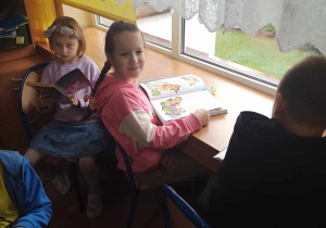 "Czarne Jagódki biorą udział w akcji "Przerwa na czytanie"