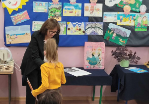 Wręczenie nagrody za I miejsce w kategorii klas 3.