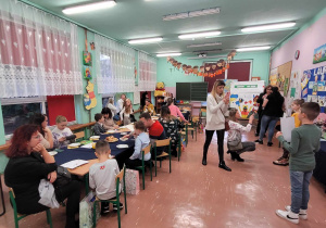 Słodki poczęstunek dla przybyłych Gości.