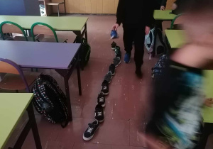 Marsz butami ¬kto pierwszy wyjdzie za mąż lub się ożeni.