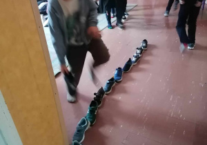Marsz butami ¬kto pierwszy wyjdzie za mąż lub się ożeni.