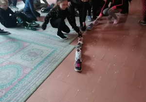 Marsz butami ¬kto pierwszy wyjdzie za mąż lub się ożeni.