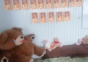Wystawa z okazji Dnia Pluszowego Misia