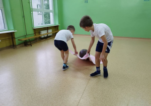Wyścigi zaprzęgów - Renifery współpracują