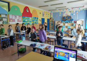 Uczniowie podczas lekcji online