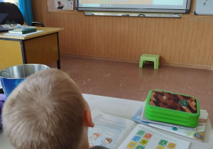 Uczniowie podczas lekcji online