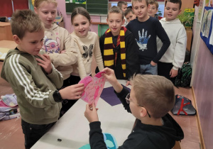 Andrzejkowe wróżby przygotowane przez uczniów.
