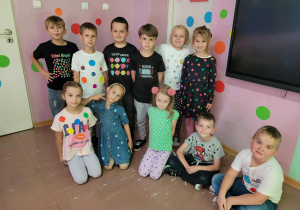 Społeczność Bajkolandii w "kropkowych" strojach