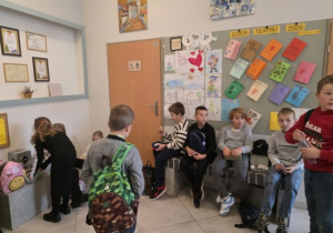 Dzieci podczas przerwy na foyer.