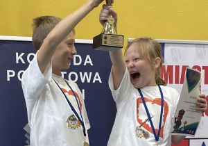 Nadia i Kajetan z pucharem