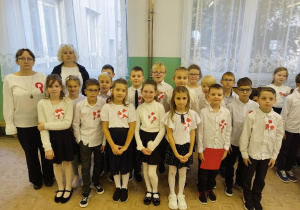 Bajkoludki śpiewają hymn