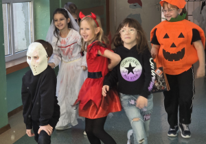 Strrrraszni przebierańcy z klasy 2a