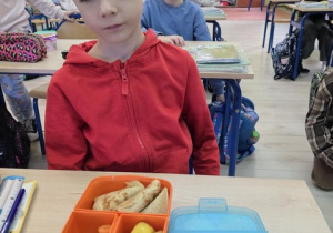 Uczeń prezentuje zdrowe śniadanie