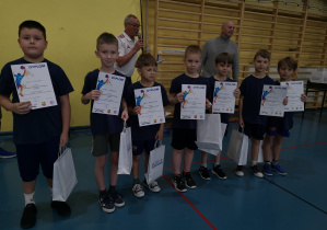 Uczniowie z nagrodami