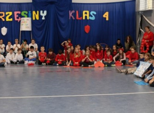 Otrzęsiny klas 4 i dyskoteka andrzejkowa