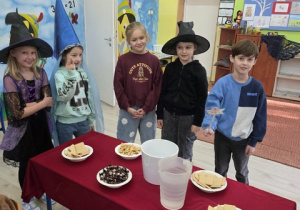 Gabryś wypowiada zaklęcie.