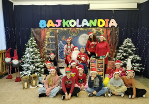 Zdjęcie trzecioklasistów z Mikołajem