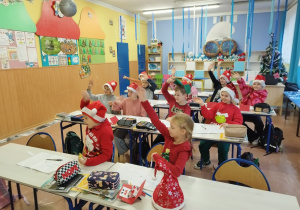 Smerfy pozdrawiają Mikołaja.