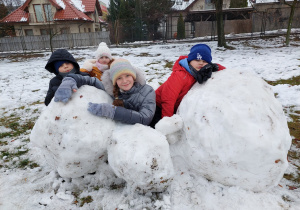 Igloo z kul śniegowych