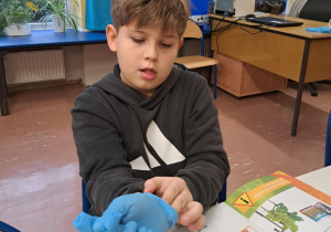 Dzieci z klasy 3b podczas zajęć