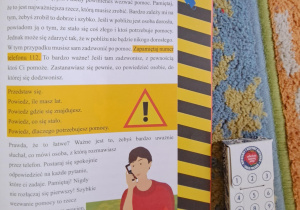 Tabliczka z numerami alarmowymi