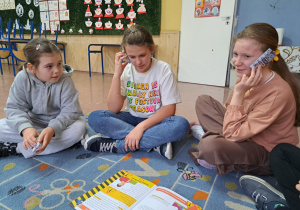 Uczniowie klasy 3b podczas zajęć