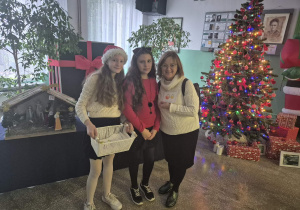 Życzenia od Bajkoludków dla pracowników szkoły