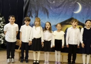 Występ uczniów klasy 1