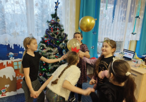 Zabawa z balonikami w grupach