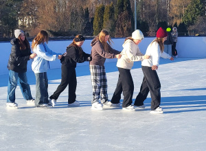Lekcje wychowania fizycznego na lodowisku