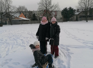 Z Calineczką na sanki, koledzy i koleżanki!