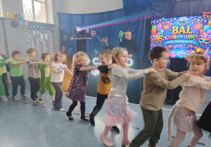 Bajkoludki podczas zabawy