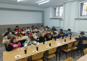 Poczęstunek dla klas drugich