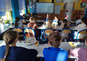 Uczniowie klasy 3b uczestniczą w zajęciach online