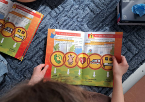 Uczniowie klasy 3b podczas zajęć