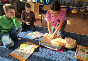 Uczniowie klasy 3b podczas zajęć