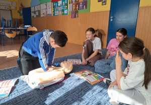 Uczniowie klasy 3b podczas zajęć