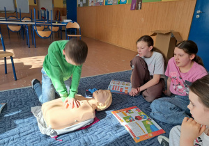 Uczniowie klasy 3b podczas zajęć