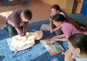 Uczniowie klasy 3b podczas zajęć